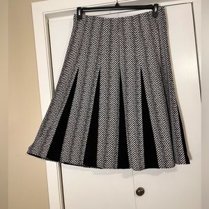 Roz & Ali Black and White Chevron Midi Skirt